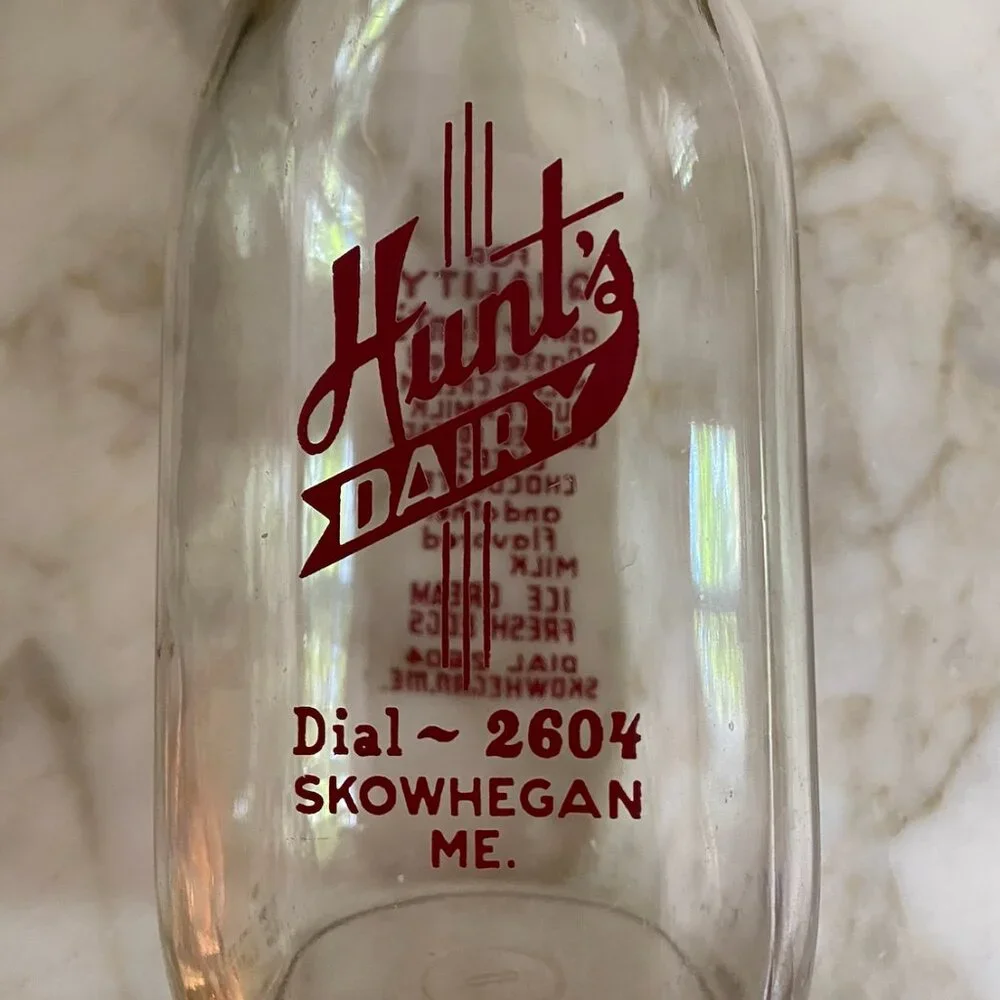 2 Vintage Glass Milk Bottles Hunt's Dairy - Picture 2 of 4